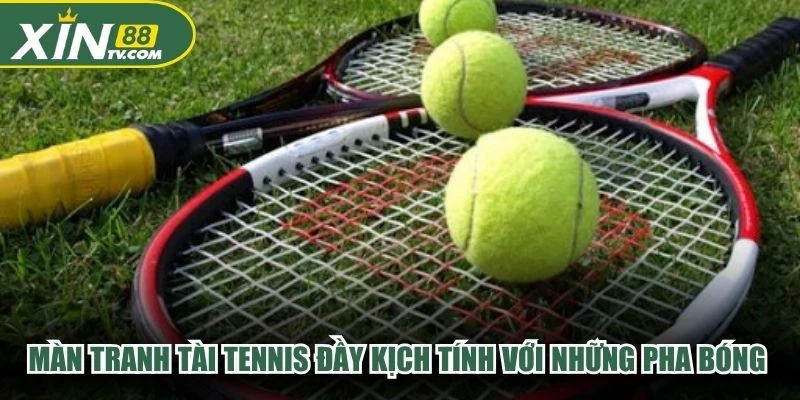 Màn tranh tài tennis đầy kịch tính với những pha bóng tốc độ trên sân đấu.